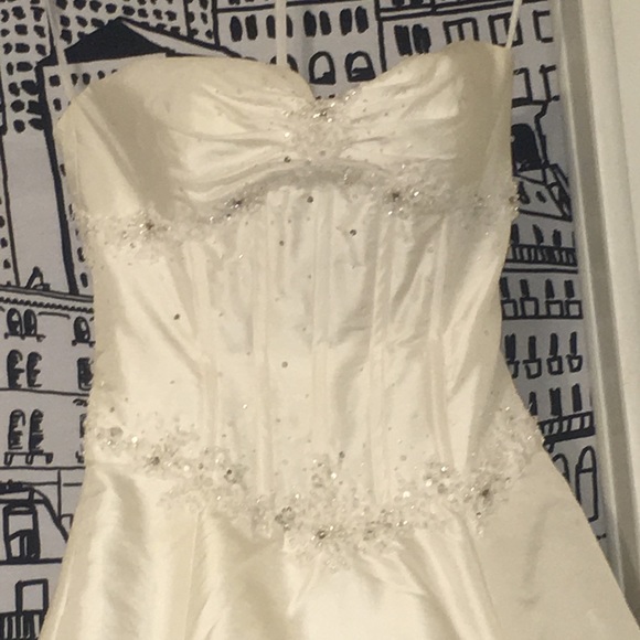 Wedding Dress - Picture 2 of 8